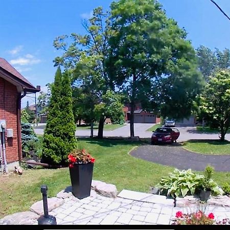 Furnished Family Home Near Toronto - Great Location Game Room - Backyard - Parking & Self Checkin Pickering Extérieur photo
