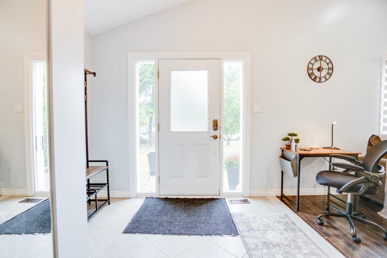Furnished Family Home Near Toronto - Great Location Game Room - Backyard - Parking & Self Checkin Pickering Extérieur photo