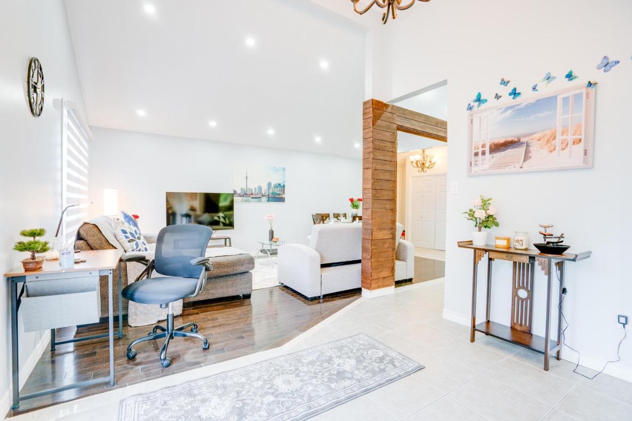Furnished Family Home Near Toronto - Great Location Game Room - Backyard - Parking & Self Checkin Pickering Extérieur photo