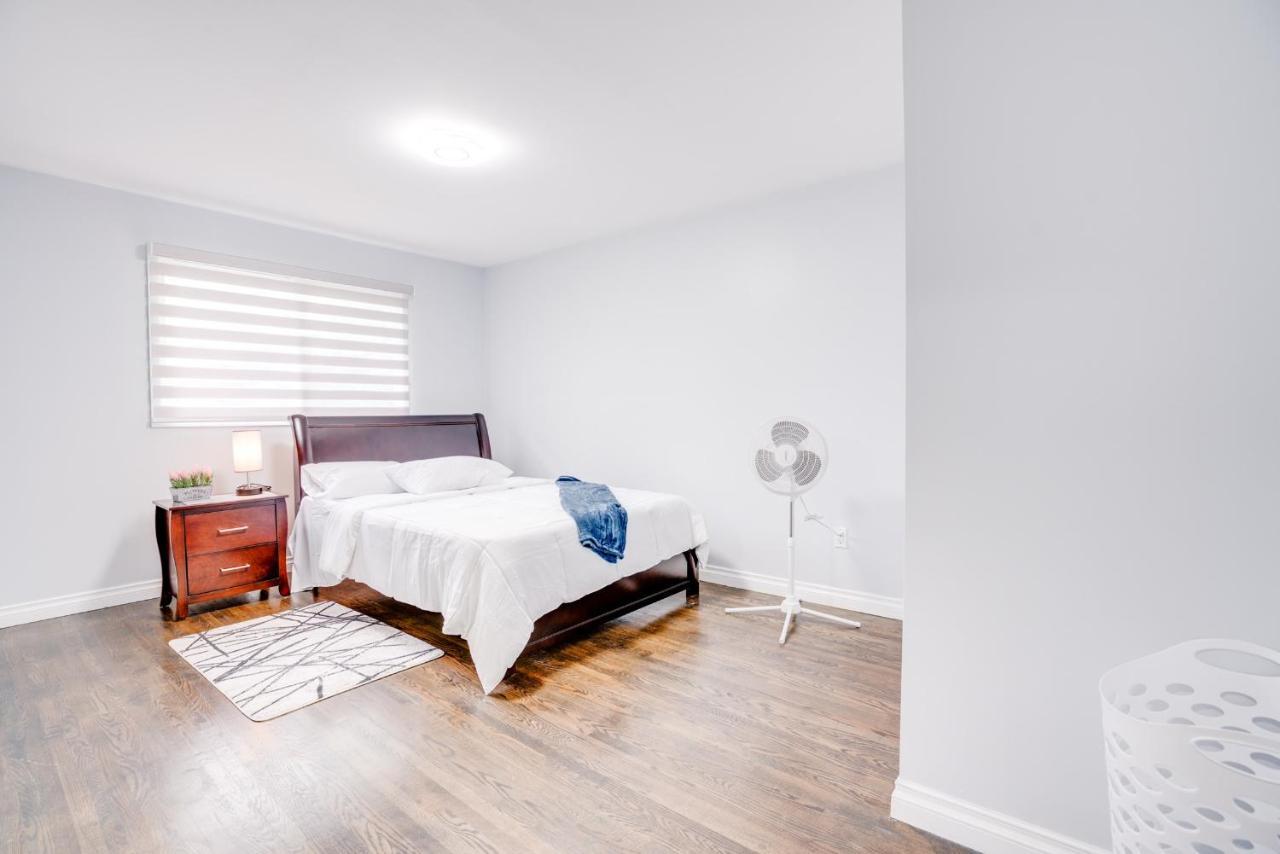 Furnished Family Home Near Toronto - Great Location Game Room - Backyard - Parking & Self Checkin Pickering Extérieur photo