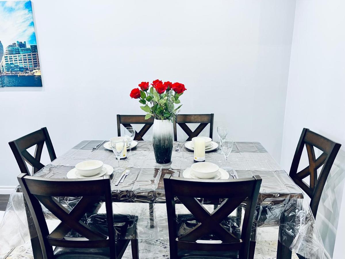Furnished Family Home Near Toronto - Great Location Game Room - Backyard - Parking & Self Checkin Pickering Extérieur photo