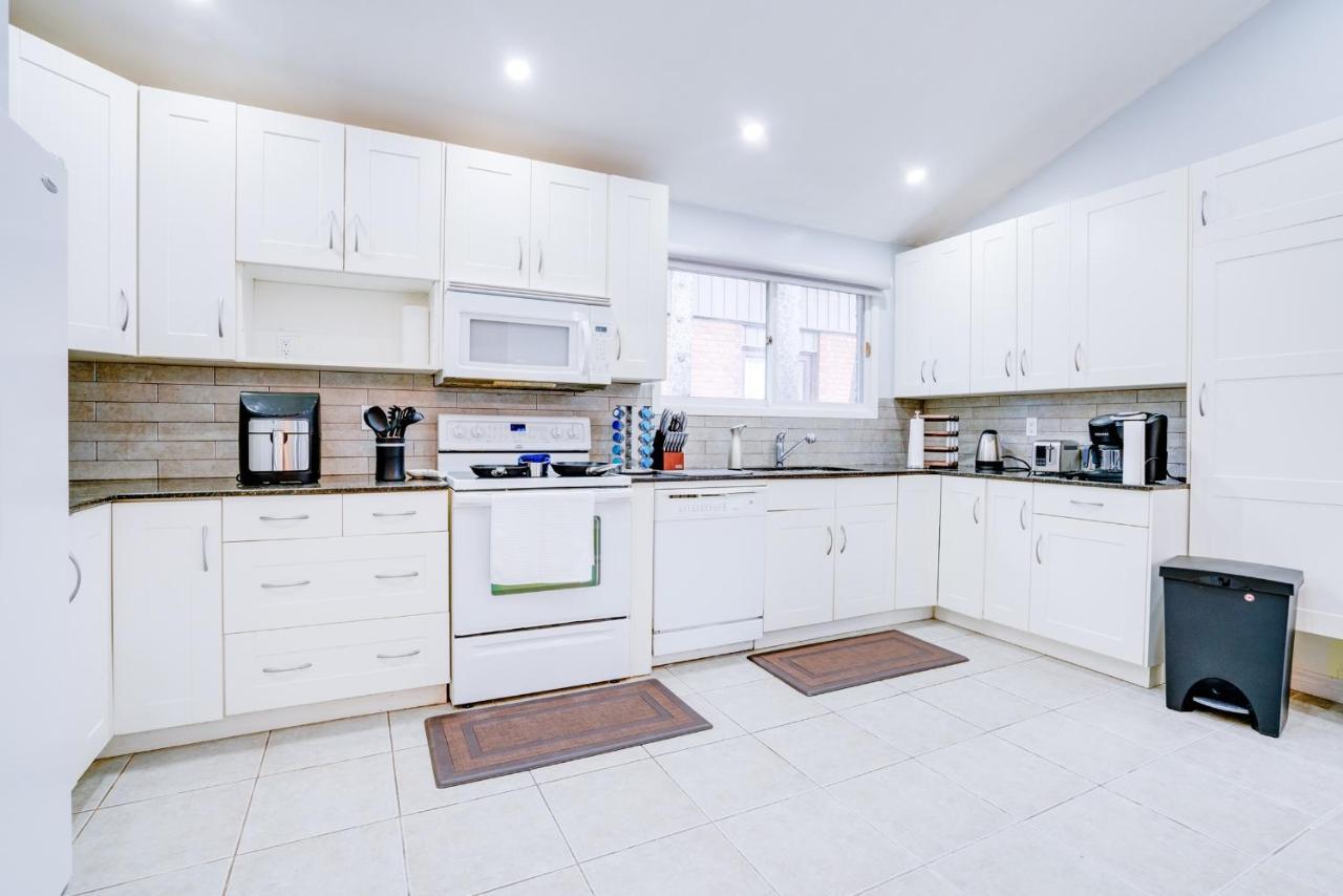 Furnished Family Home Near Toronto - Great Location Game Room - Backyard - Parking & Self Checkin Pickering Extérieur photo