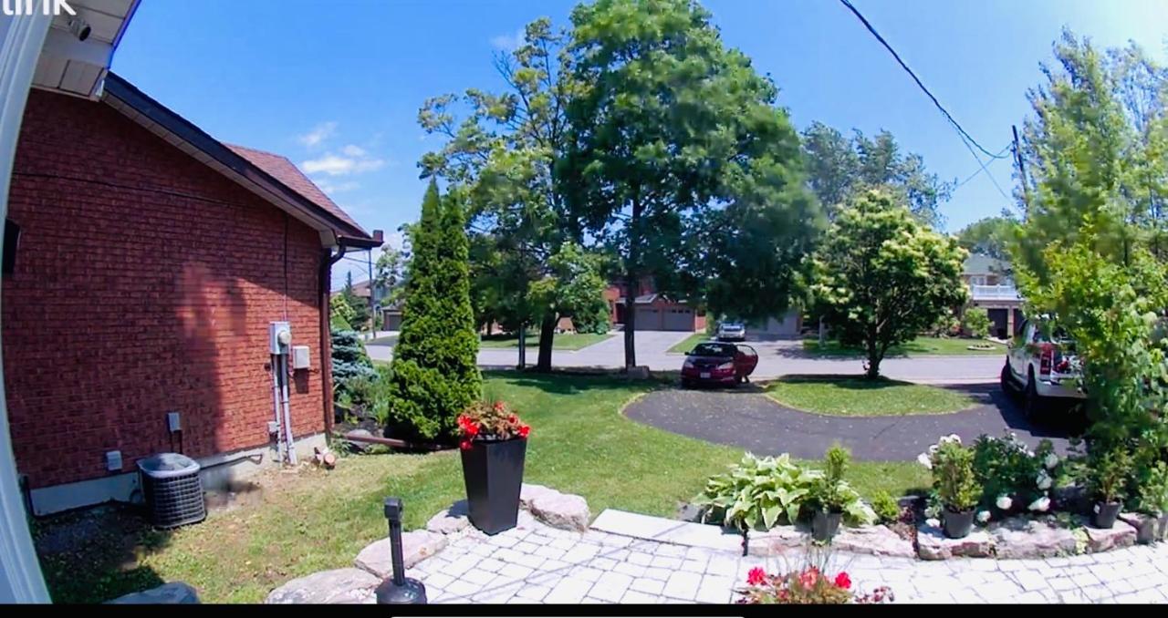 Furnished Family Home Near Toronto - Great Location Game Room - Backyard - Parking & Self Checkin Pickering Extérieur photo